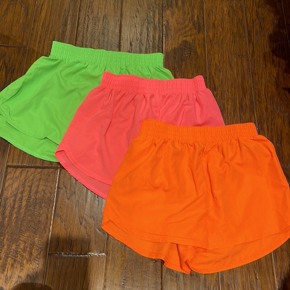 Azarhia shorts, size small (4-6)